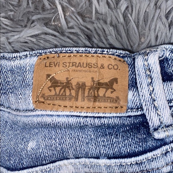 Levi’s Jean Short Shorts - Picture 3 of 4